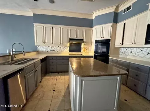 Kitchen - 58 Robinwood Pl, Jackson, MS 39211 photo 2 of 2