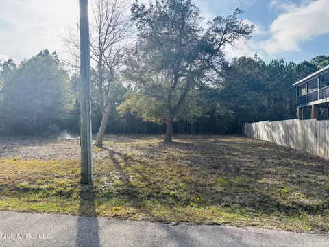 194 S Lady Mary Ave, Pass Christian, MS 39571