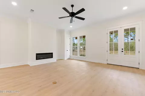 Living - 13401 Cox Rd, Vancleave, MS 39565 photo 2 of 4