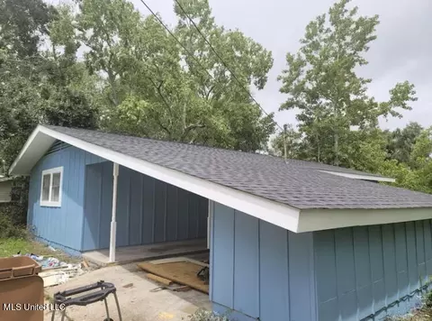 15 Linda Ln, Long Beach, MS 39560