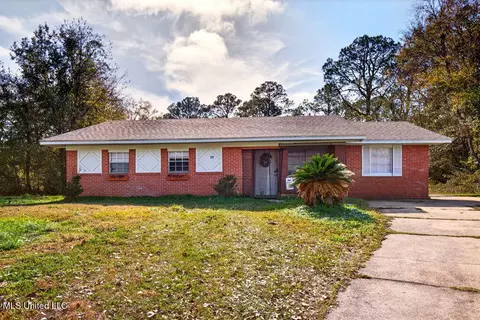 6528 Columbus Cir, Ocean Springs, MS 39564