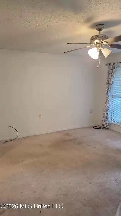 Living - 817 Roosevelt St, Forest, MS 39074 photo 1 of 2