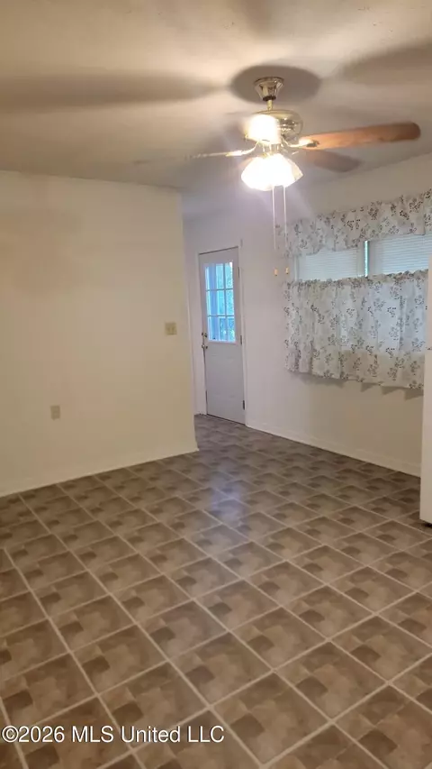 Living - 817 Roosevelt St, Forest, MS 39074 photo 2 of 2