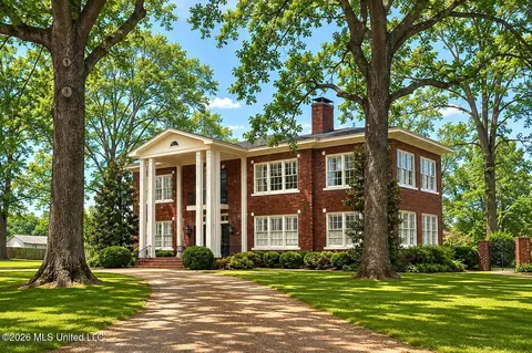 2502 W Claiborne Ave, Greenwood, MS 38930