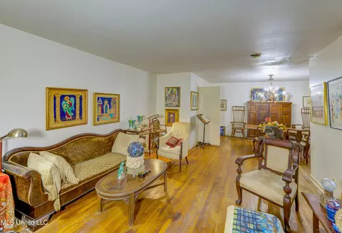 Living - 1735 Hillview Dr, Jackson, MS 39211 photo 2 of 6