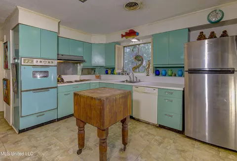 Kitchen - 1735 Hillview Dr, Jackson, MS 39211 photo 1 of 5