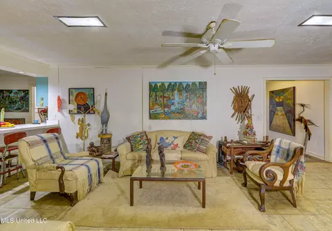 Living - 1735 Hillview Dr, Jackson, MS 39211 photo 4 of 6