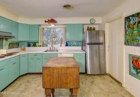 Kitchen - 1735 Hillview Dr, Jackson, MS 39211 photo 3 of 5
