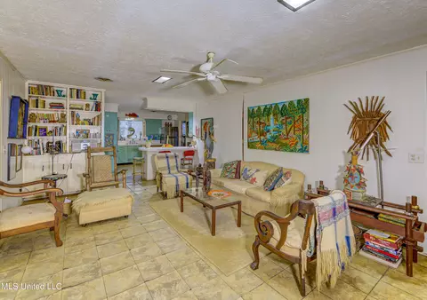 Living - 1735 Hillview Dr, Jackson, MS 39211 photo 5 of 6