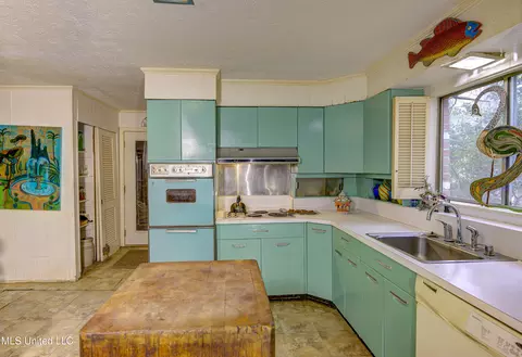 Kitchen - 1735 Hillview Dr, Jackson, MS 39211 photo 2 of 5