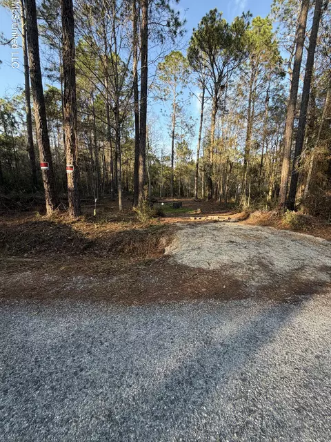7096 W Holmes St, Bay Saint Louis, MS 39520