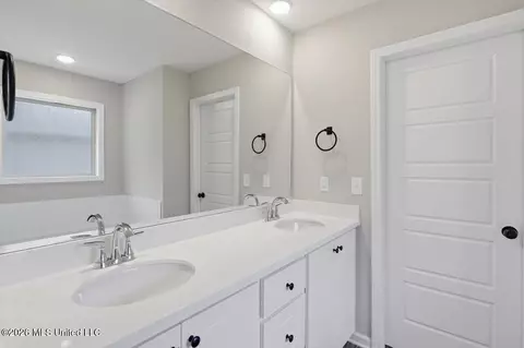 Bath - 536 Stone Brook Pl, Brandon, MS 39042 photo 1 of 3