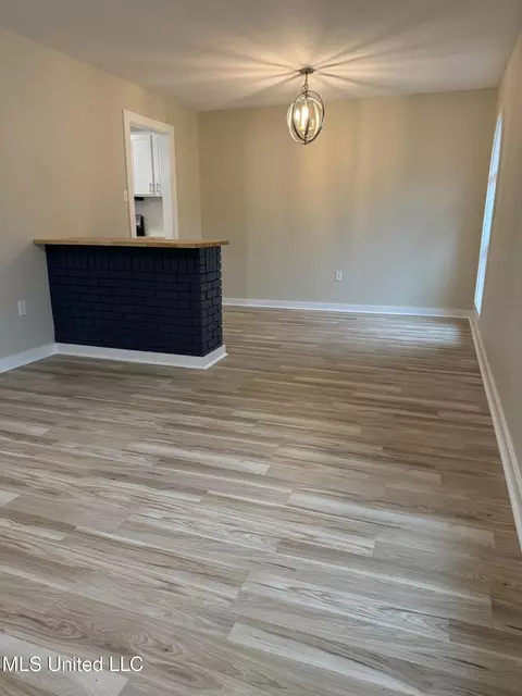 Living - 320 Eagle Cv, Pearl, MS 39208 photo 7 of 8