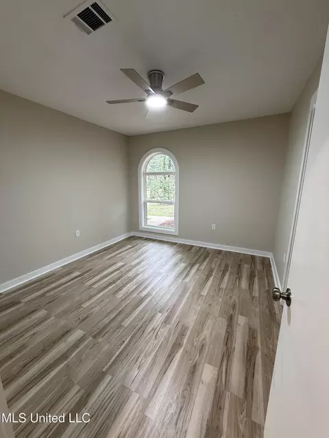 Bedroom - 320 Eagle Cv, Pearl, MS 39208 photo 2 of 4