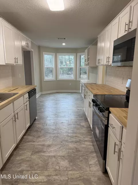 Kitchen - 320 Eagle Cv, Pearl, MS 39208 photo 1 of 6