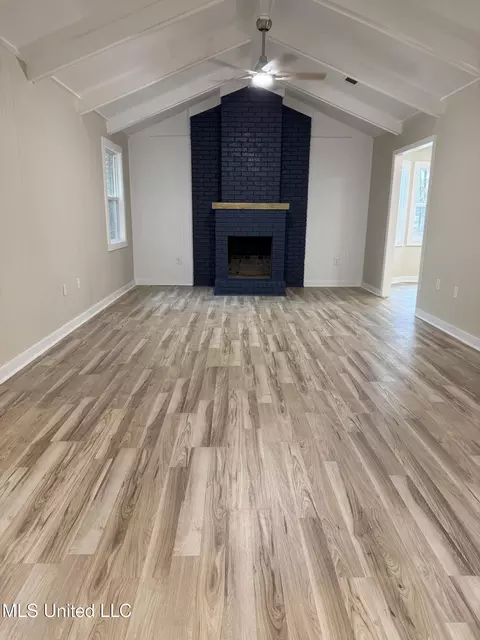 Living - 320 Eagle Cv, Pearl, MS 39208 photo 2 of 8