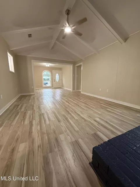 Living - 320 Eagle Cv, Pearl, MS 39208 photo 4 of 8
