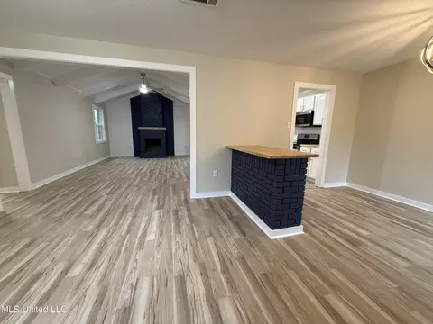 Living - 320 Eagle Cv, Pearl, MS 39208 photo 6 of 8
