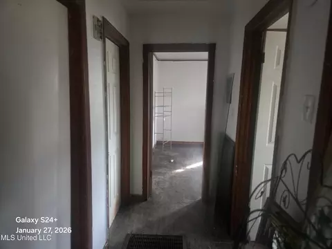 Entry Way - 2555 Belvedere Dr, Jackson, MS 39204 photo 2 of 2