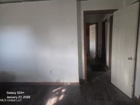 Entry Way - 2555 Belvedere Dr, Jackson, MS 39204 photo 1 of 2