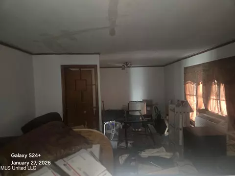 Living - 2555 Belvedere Dr, Jackson, MS 39204 photo 1 of 1