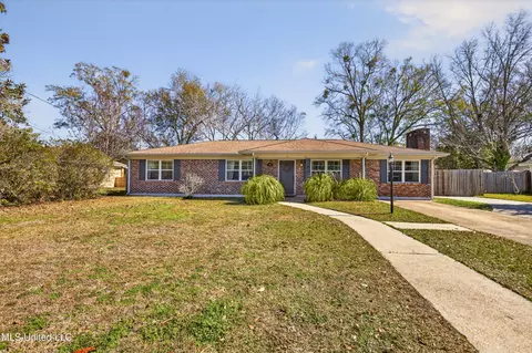 296 Holcomb Blvd, Ocean Springs, MS 39564