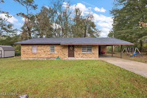 1006 Charles Howard Dr, Hazlehurst, MS 39083