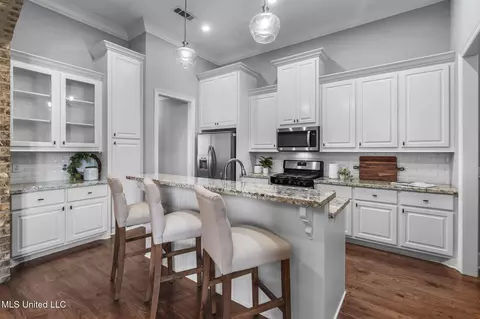 Kitchen - 522 Carpenter Cv, Madison, MS 39110 photo 2 of 6
