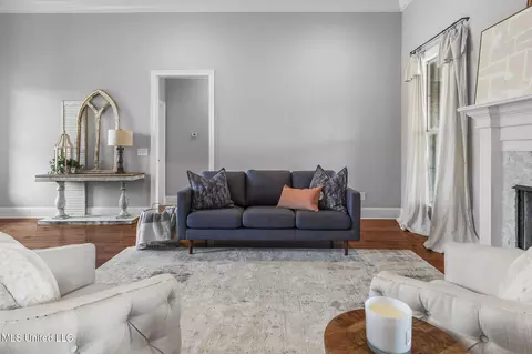 Living - 522 Carpenter Cv, Madison, MS 39110 photo 3 of 3