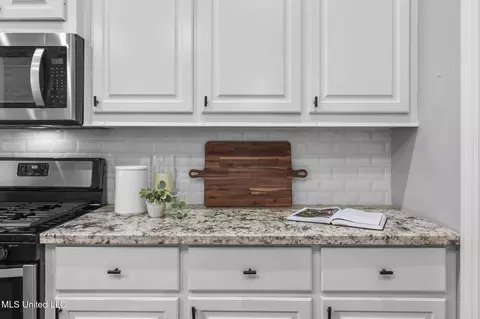 Kitchen - 522 Carpenter Cv, Madison, MS 39110 photo 5 of 6
