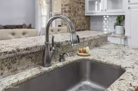 Kitchen - 522 Carpenter Cv, Madison, MS 39110 photo 6 of 6