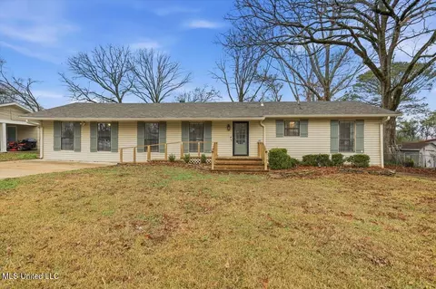 225 Maxine Dr, Pearl, MS 39208