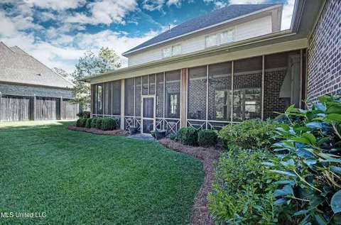 Exterior - 307 Natchez Ct, Flowood, MS 39232 photo 7 of 14