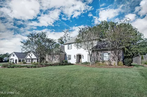 307 Natchez Ct, Flowood, MS 39232