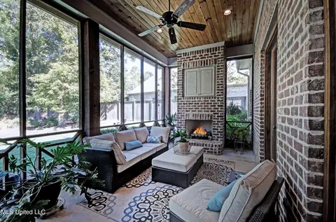 Exterior - 307 Natchez Ct, Flowood, MS 39232 photo 11 of 14