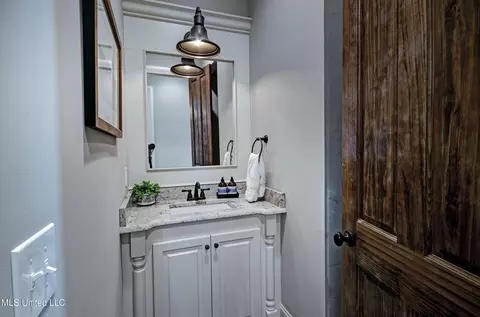 Bath - 307 Natchez Ct, Flowood, MS 39232 photo 1 of 8