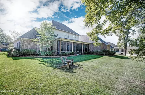 Exterior - 307 Natchez Ct, Flowood, MS 39232 photo 10 of 14