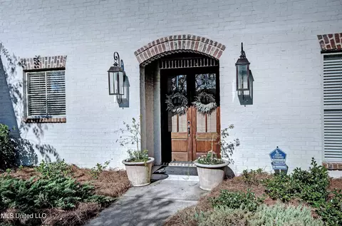 Exterior - 307 Natchez Ct, Flowood, MS 39232 photo 5 of 14