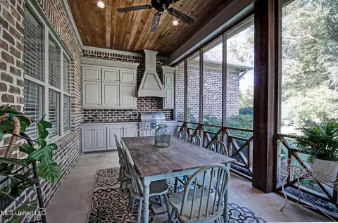 Exterior - 307 Natchez Ct, Flowood, MS 39232 photo 12 of 14