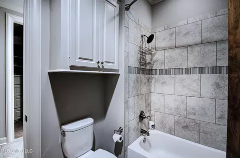 Bath - 307 Natchez Ct, Flowood, MS 39232 photo 5 of 8