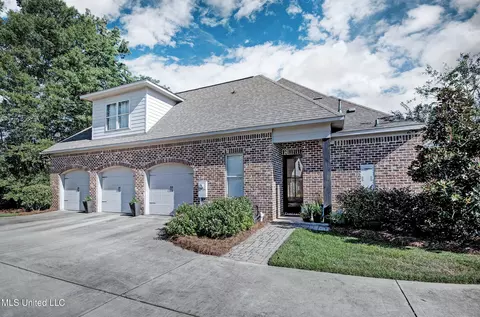 Exterior - 307 Natchez Ct, Flowood, MS 39232 photo 6 of 14