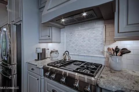 Kitchen - 307 Natchez Ct, Flowood, MS 39232 photo 4 of 5
