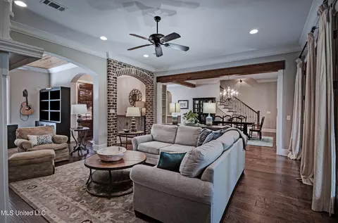 Living - 307 Natchez Ct, Flowood, MS 39232 photo 2 of 3