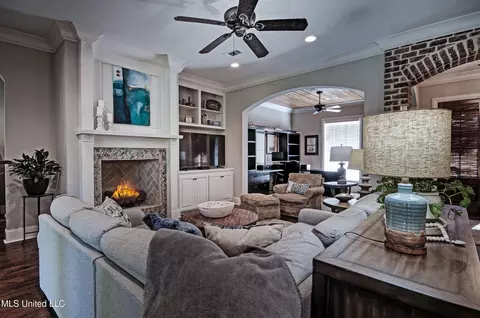 Living - 307 Natchez Ct, Flowood, MS 39232 photo 3 of 3