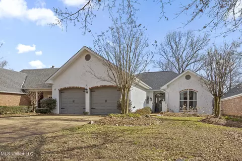 819 W Deerfield Dr, Canton, MS 39046
