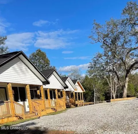 48 Smith Rd, Picayune, MS 39466