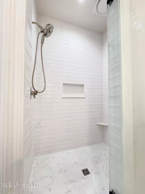 Bath - 8 Redmont Dr, Sumrall, MS 39482 photo 5 of 7
