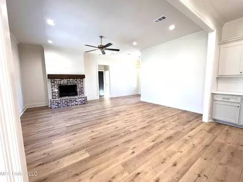 Living - 8 Redmont Dr, Sumrall, MS 39482 photo 1 of 3
