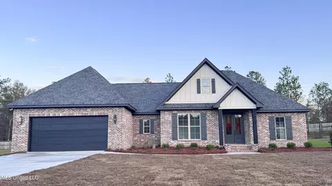 8 Redmont Dr, Sumrall, MS 39482