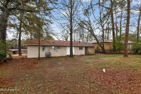 Exterior - 227 Queen Anne Ln, Jackson, MS 39209 photo 4 of 7